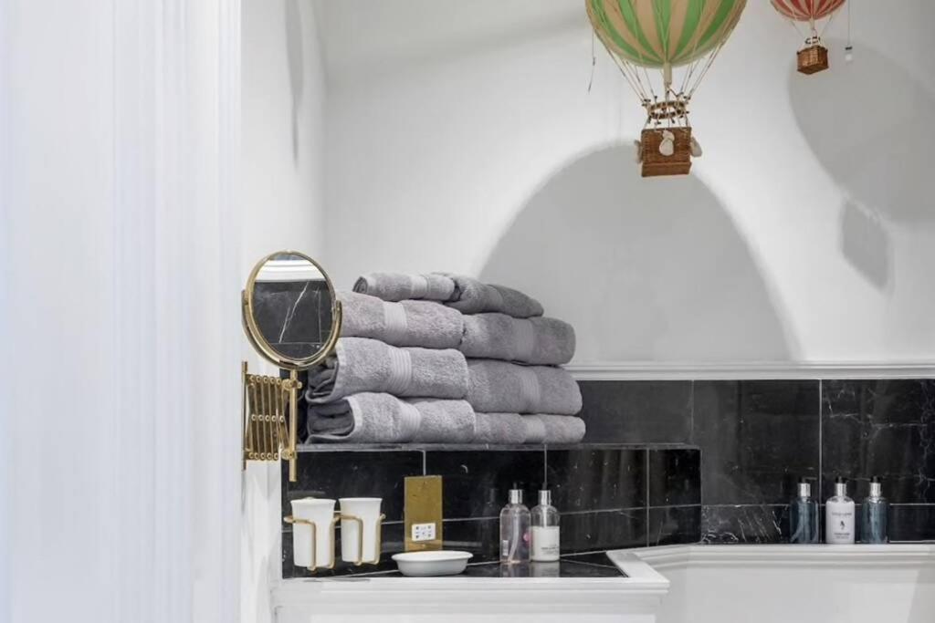 Georgian Apartment Located In The Center Of Bath. Extérieur photo