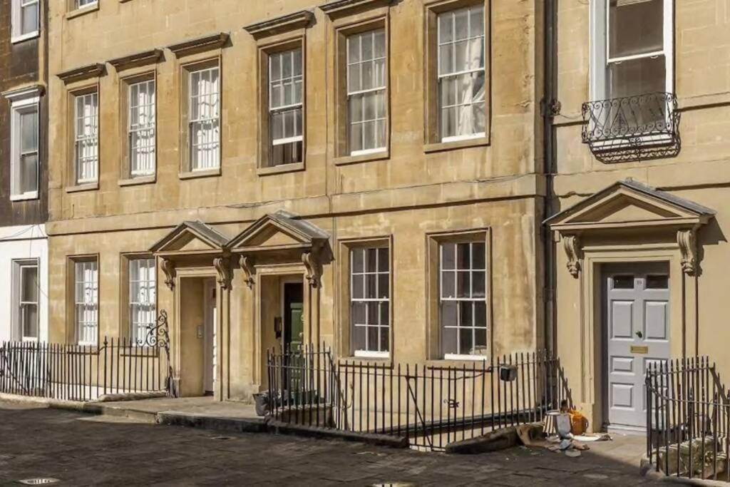 Georgian Apartment Located In The Center Of Bath. Extérieur photo